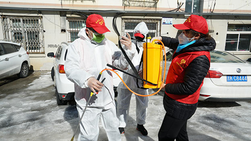 公司抗疫日記:志愿小組為老舊小區(qū)進行全面消毒